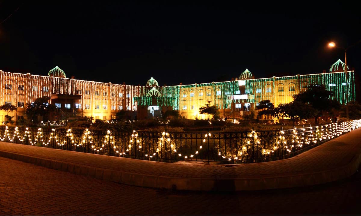 Px13-049 RAWALPINDI: Aug13 – Building of Rawalpindi Institute of Cardiology seen illuminated with lights during Independence Day celebrations. ONLINE PHOTO by Raees Khan