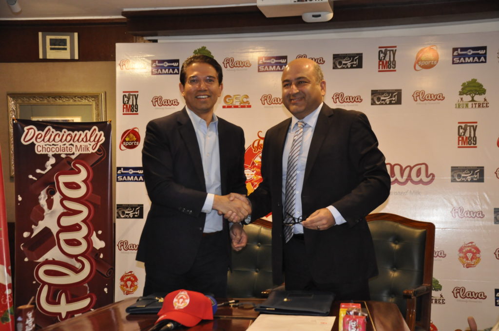 (Left) Ali Naqvi, Owner of Islamabad United while shaking hand with Memosh Khawaja, CEO Haleeb Foods at signing ceremony