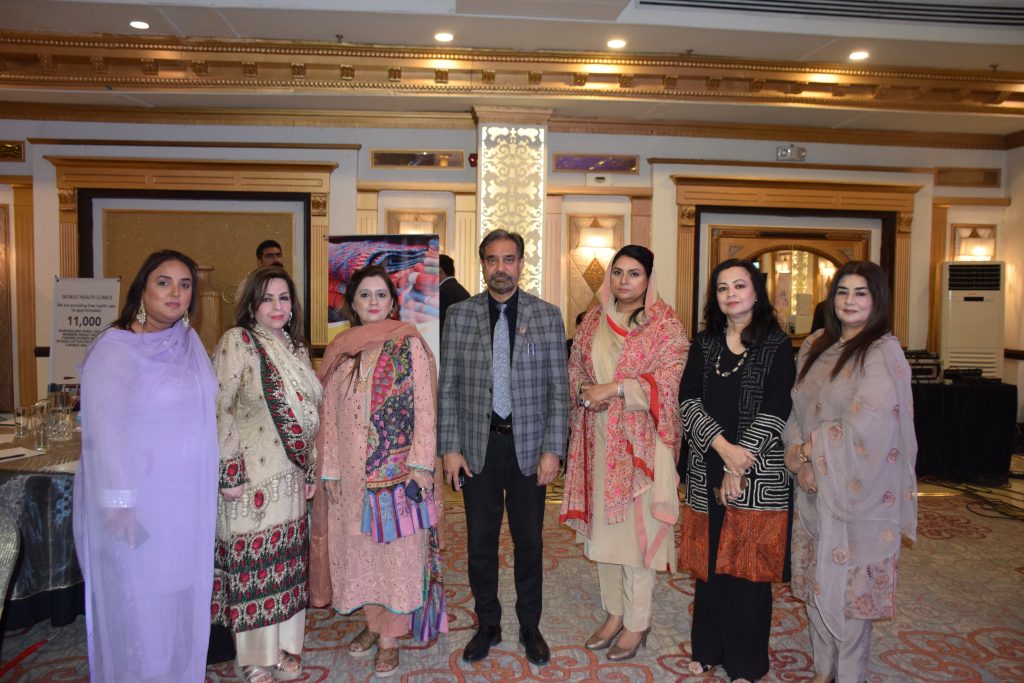 Group picture of women entrepreneurs and Ms. Hina Mansab, Vice Chairperson SCWEC (Pakistan Chapter) with the chief guest of the conference, Mr. Irfan Iqbal Shiekh, President, Federation of Pakistan Chambers of Commerce and Industry.